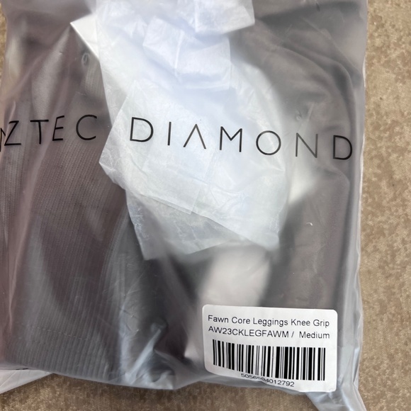 AZTEC DIAMOND FAWN CORE LEGGINGS KNEE CAP NEW - Picture 12 of 14